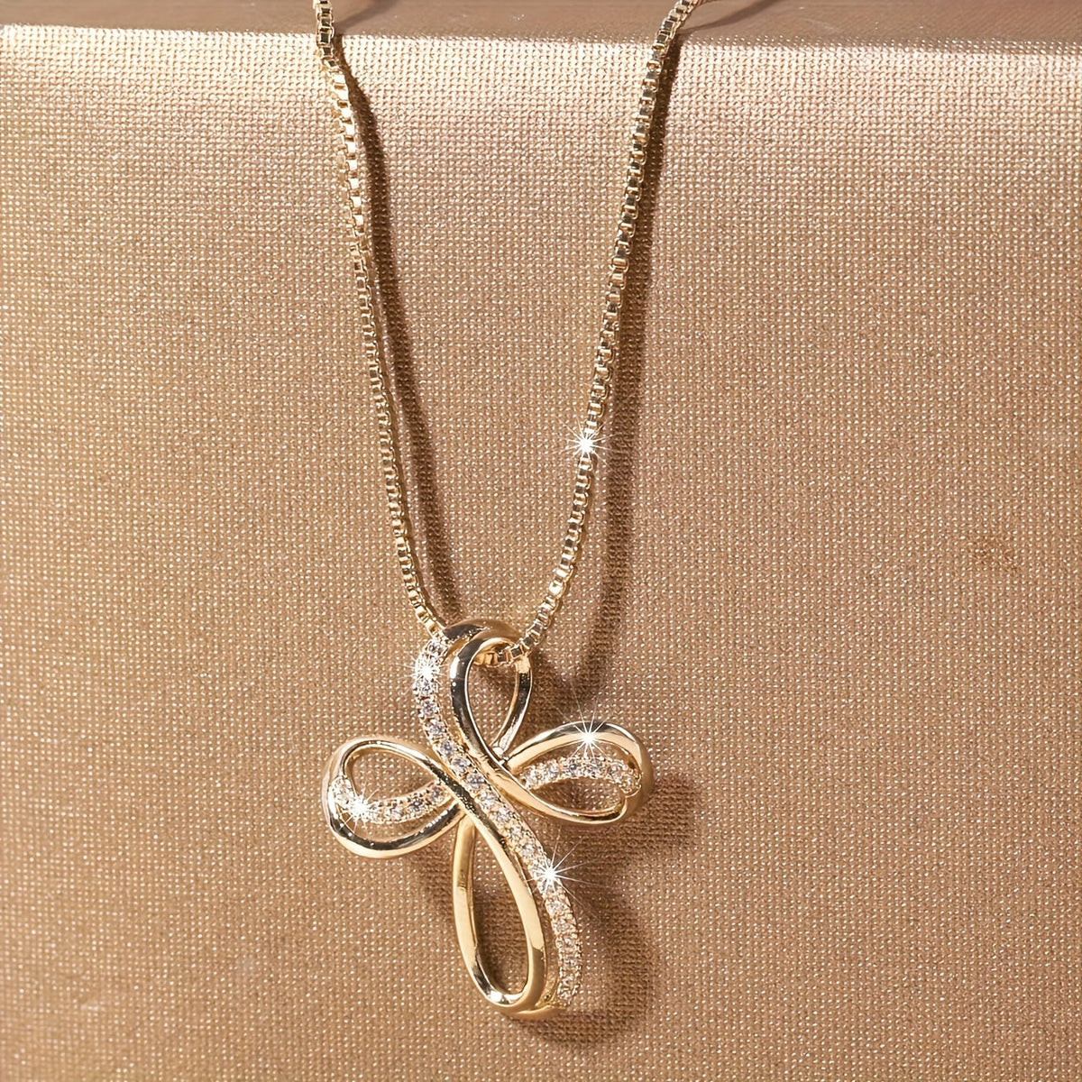 White gold necklace with an intertwined cross pendant