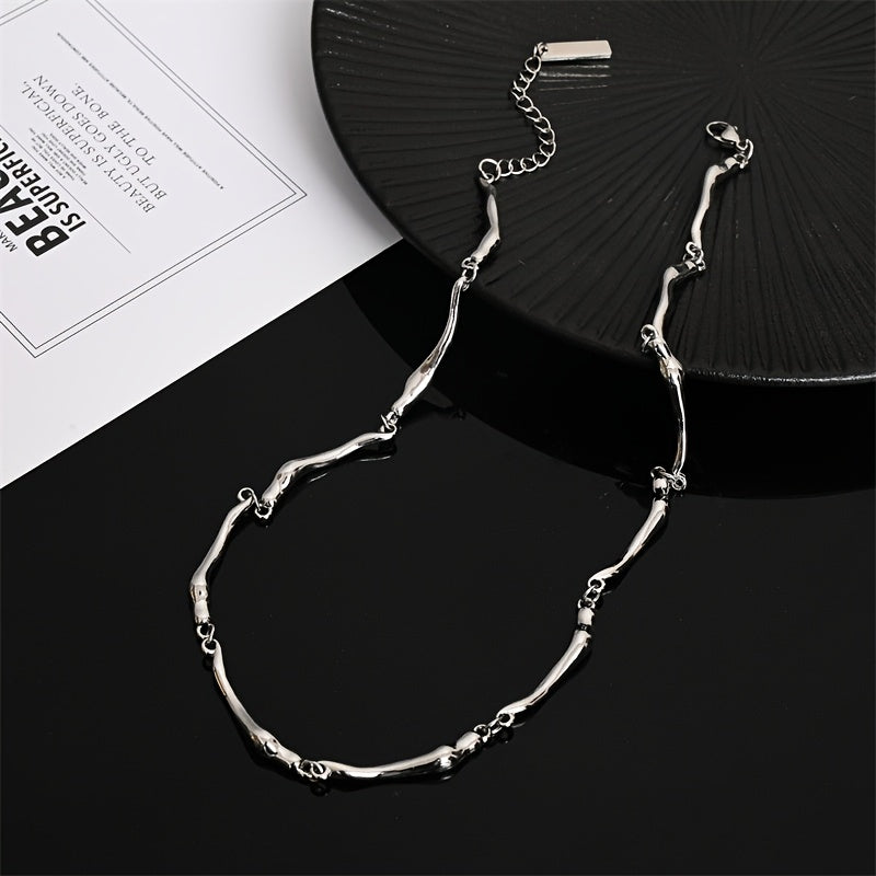 White gold necklace with an interwoven wave motif