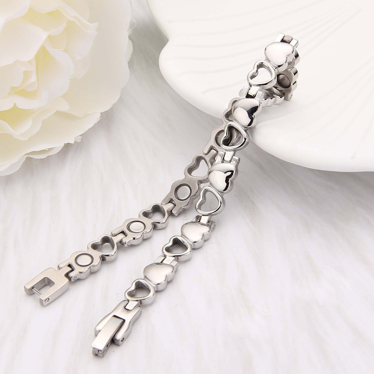 Elegant white gold bracelet with a heart-shaped charm.
