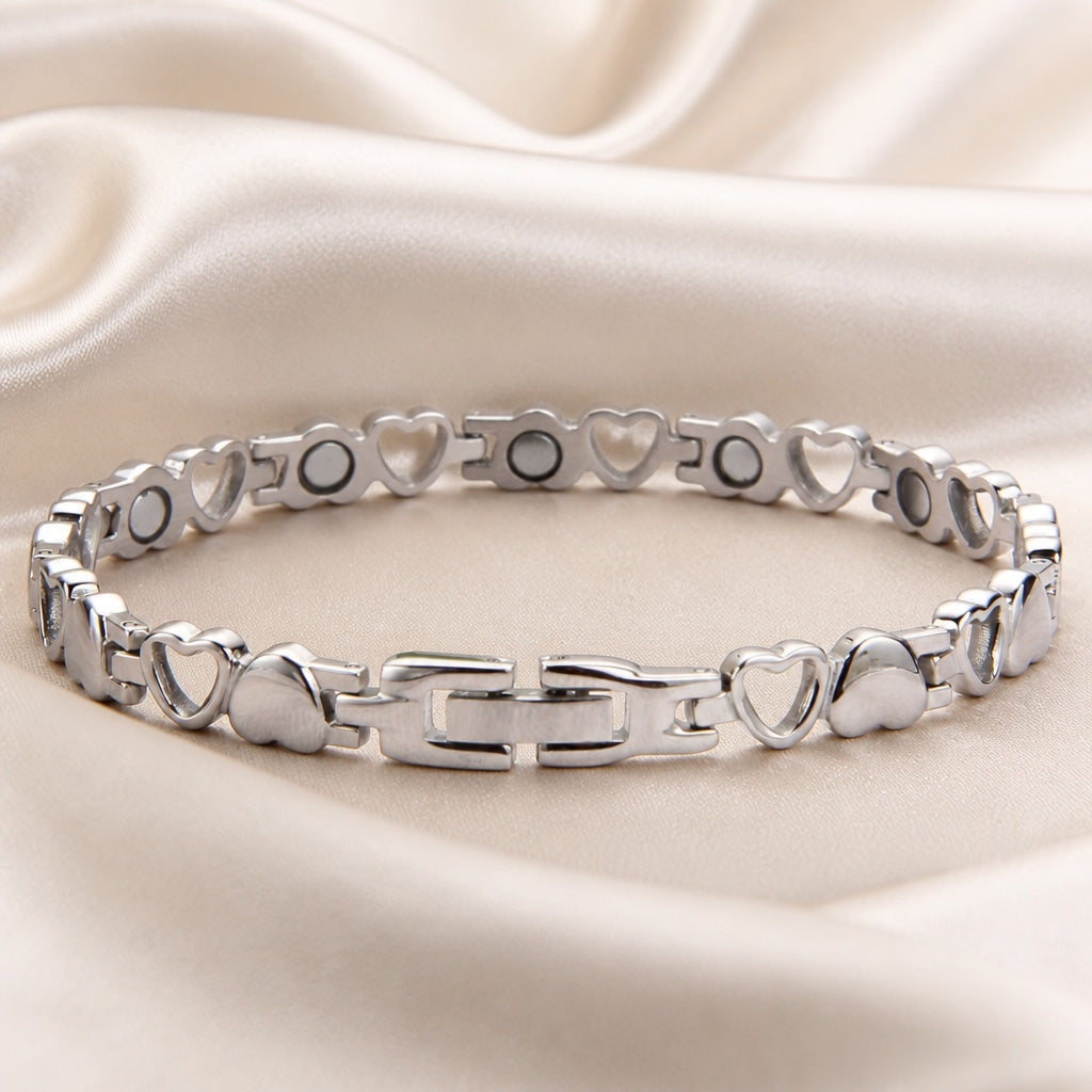 Elegant white gold bracelet with a heart-shaped charm.