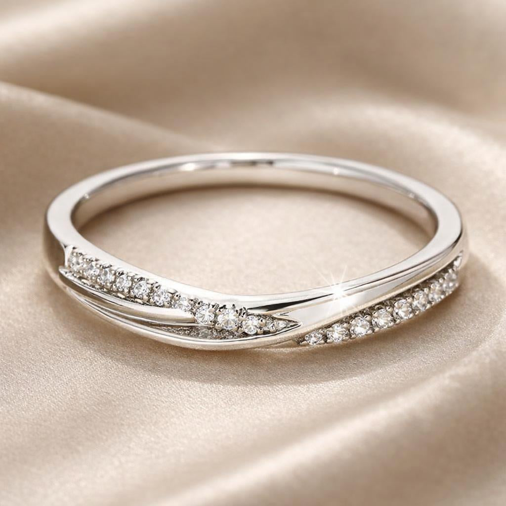 White gold and zirconia daytime ring