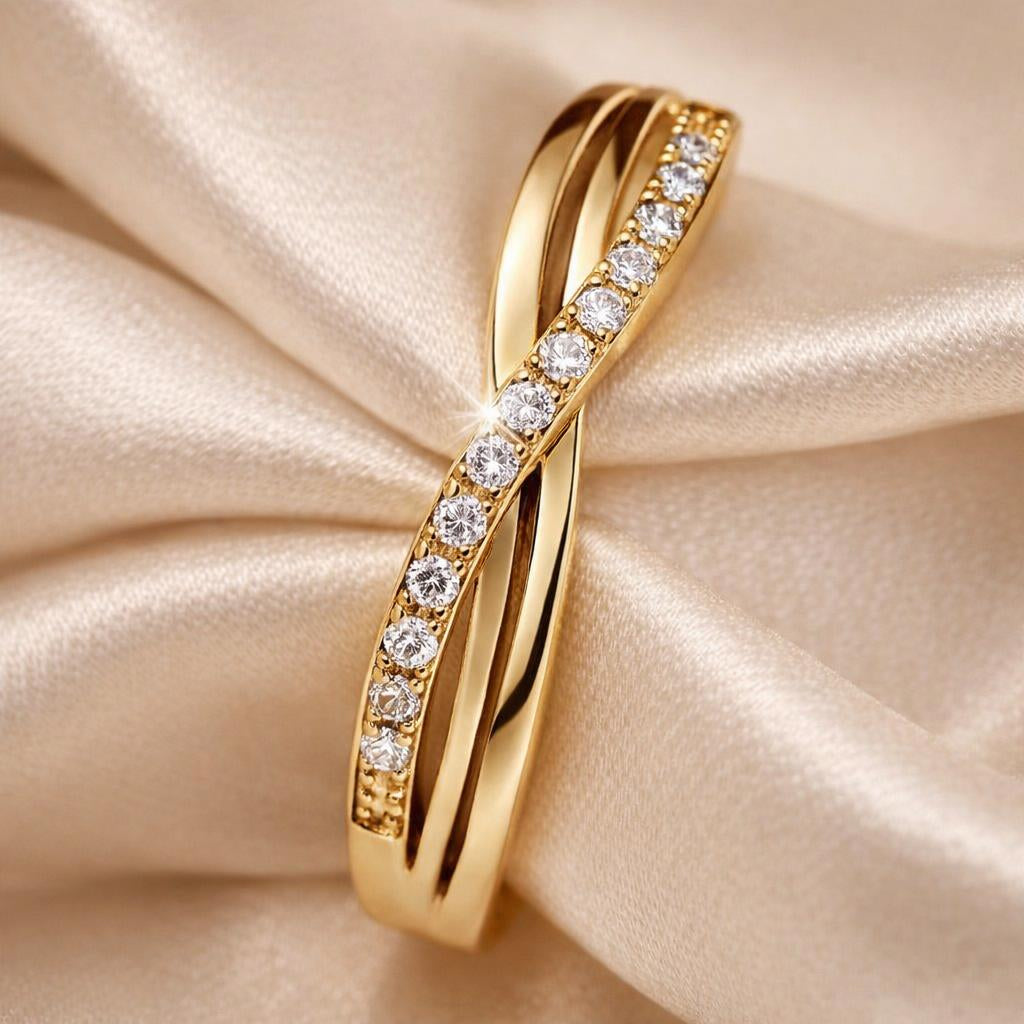 White gold and zirconia daytime ring