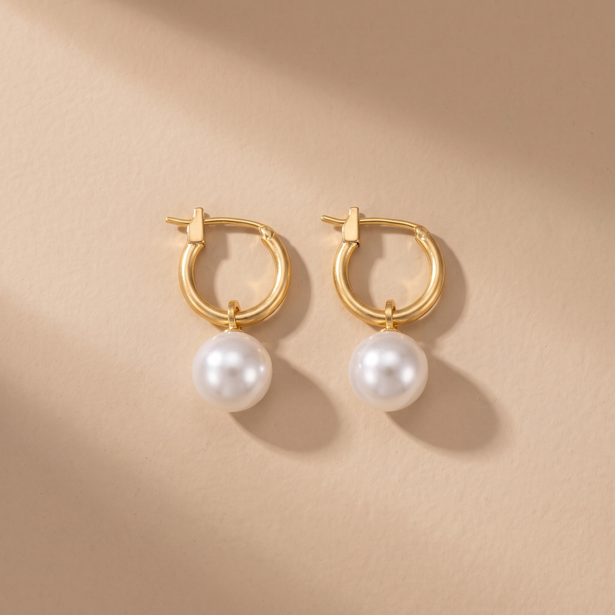 Elegant Earrings with Gold White Pearls